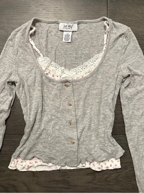 Just Polly Gray Ribbed Button Front Long Sleeve Top